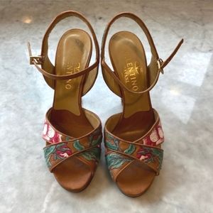Vintage Valentino Garavani Embroidered Floral Pumps 38